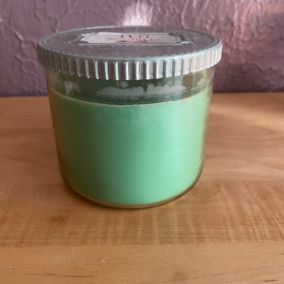 RARE/NEW White Barn Bath & Body Works 3-Wick Candle - Picture 6 of 7